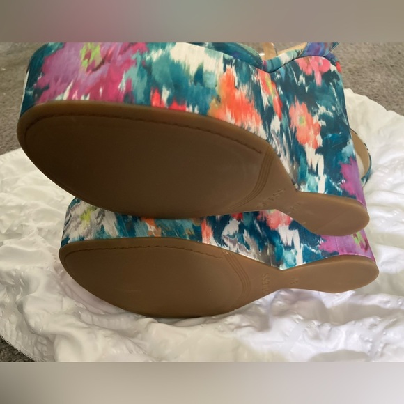 GUESS Taraji pattern wedge sandals - Picture 4 of 4